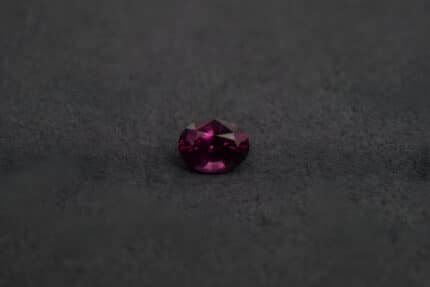 Grenat rhodolite, ovale, 1.97 cts