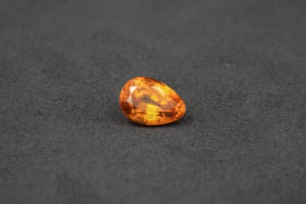 Grenat mandarine, poire, 5.95 cts