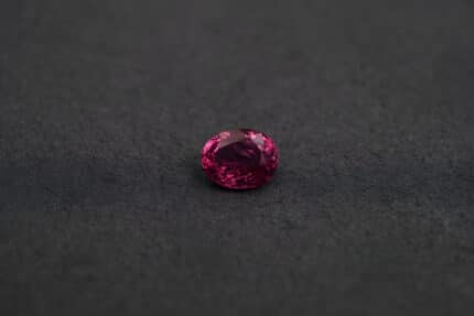 Grenat rhodolite, ovale, 2.4 cts